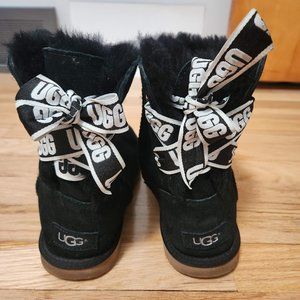 UGG Big Kids Bailey Bow II Size 5